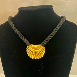 Vintage EA Gold Shell Pendant Necklace
